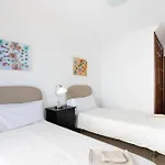 Daire Home2book Comfy With Ocean Views *